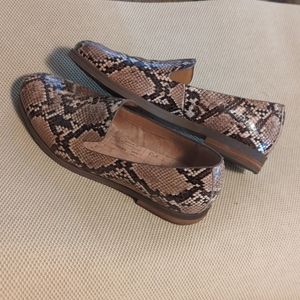 KORKS Laine Embossed Leather Loafer